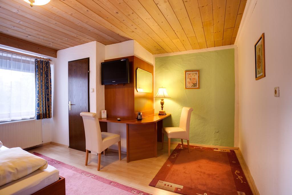 Cityhotel Schwarzer Baer Innsbruck Room photo