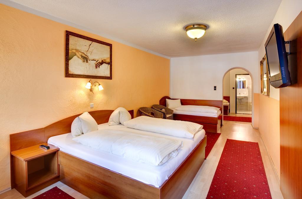 Cityhotel Schwarzer Baer Innsbruck Room photo